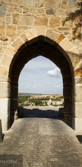 Puerta en la muralla